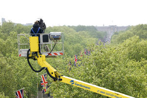 Gesch&auml;tzte zwei Milliarden Menschen weltweit verfolgten die K&ouml;nigliche Hochzeit in London an ihren Bildschirmen. Albert Bay war mit der 100 m Mega-B&uuml;hne vom Vermieter Gardemann aus Deutschland mit dabei und freute sich &uuml;ber den grandiosen Ausblick.