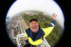 Gesch&auml;tzte zwei Milliarden Menschen weltweit verfolgten die K&ouml;nigliche Hochzeit in London an ihren Bildschirmen. Albert Bay war mit der 100 m Mega-B&uuml;hne vom Vermieter Gardemann aus Deutschland mit dabei und freute sich &uuml;ber den grandiosen Ausblick.