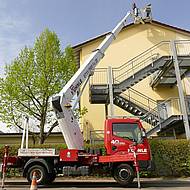 PartnerLIFT - Arbeitsb&uuml;hnen mieten aus einer Hand