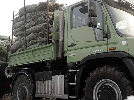 Oh Tannenbaum: Weihnachtsbaumtransport mit Unimog    