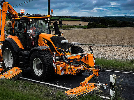 Kreisbauhof Euskirchen baut auf Valtra T234 Direct
