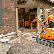 Takeuchi TB 210 R: Wo es eng wird, ist er zu Hause