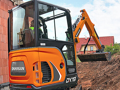 Markteinf&uuml;hrung des neuen  1,9 t Doosan-Kompaktbaggers DX19 