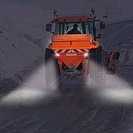 RAUCH AXEO Winterdienst-Streuer bringen Licht ins Dunkle