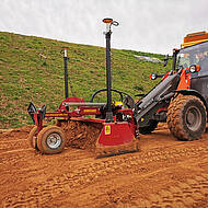 Effizienter planieren mit dem SharpGrade-Anbauschild