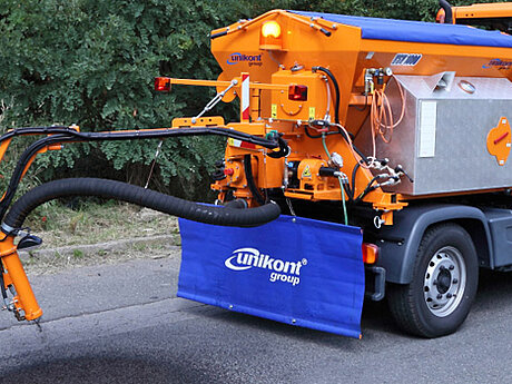 Multicar Ger&auml;tetr&auml;ger mit Asphaltpatcher