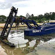 NEREUS 150 M&auml;hboot: effizient gegen Wasserpflanzen