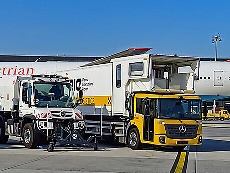 Erster Econic Euro VI mit Erdgasantrieb sowie f&uuml;nf Unimog U 530 an Flughafen Wien ausgeliefert 