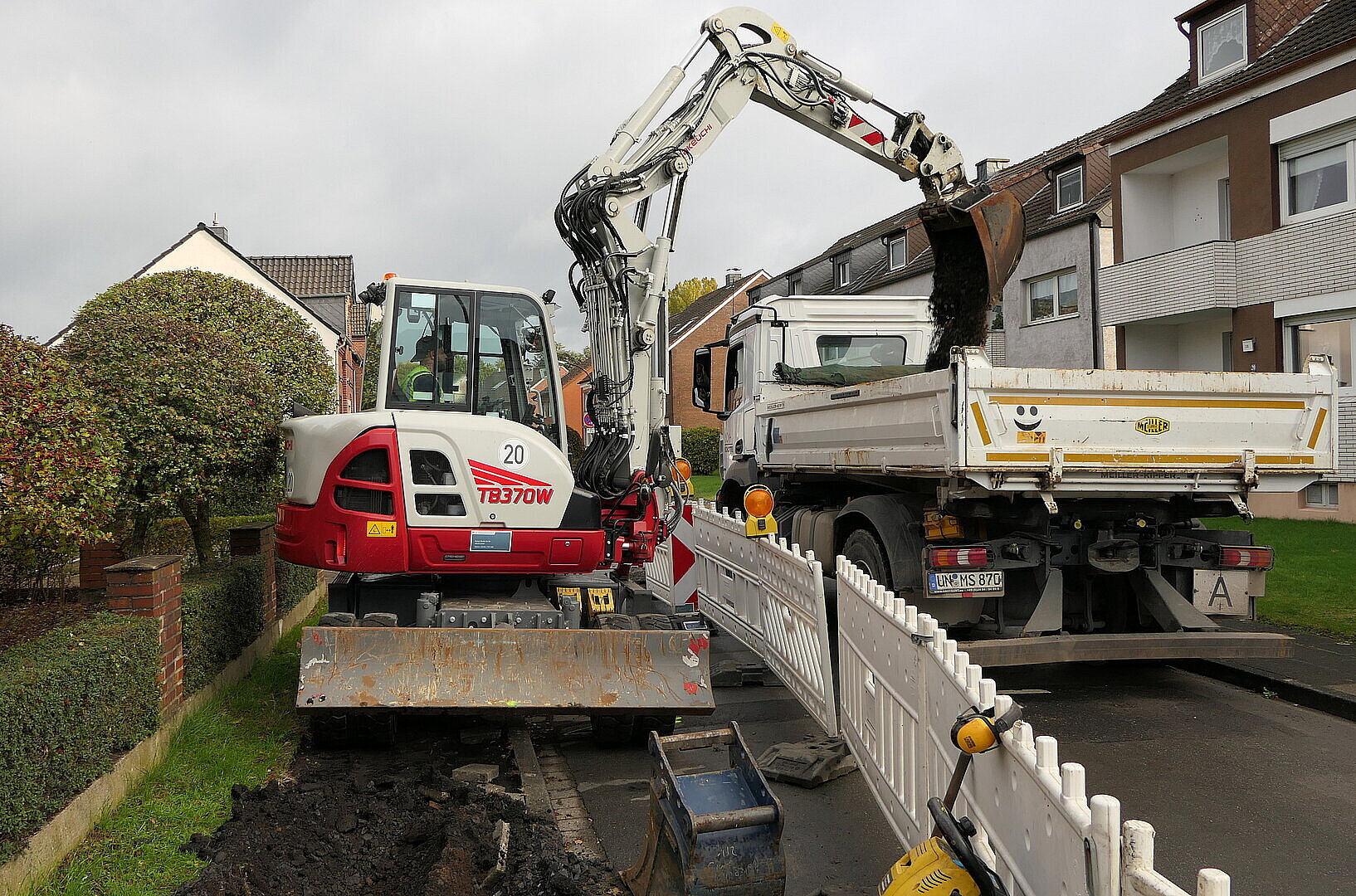 Zwei dynamische Leitungsbauer: TB 370 W leisten in Lünen wertvolle Arbeit