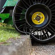 Michelin X Tweel auf ZTrak 900: L&auml;ngere Lebensdauer und fast keine Wartung