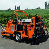 Bitumenspritzmaschine BSM-SF FA: kompakt und wendig in kleinen Verkehrsr&auml;umen