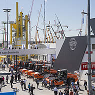Schaufenster bauma Unternehmen präsentieren neueste Baumaschinen-Trends