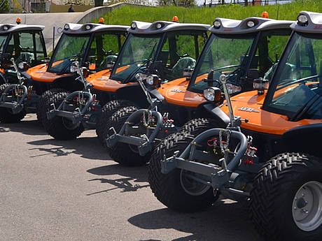 Sechs Aebi Terratrac in Orange f&uuml;r Niedersachsen