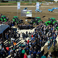 DEUTZ-FAHR LAND: Der Spatenstich