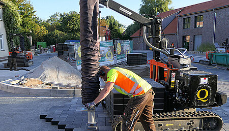 Schwere Steine wirtschaftlich mit Vakuum verlegen
