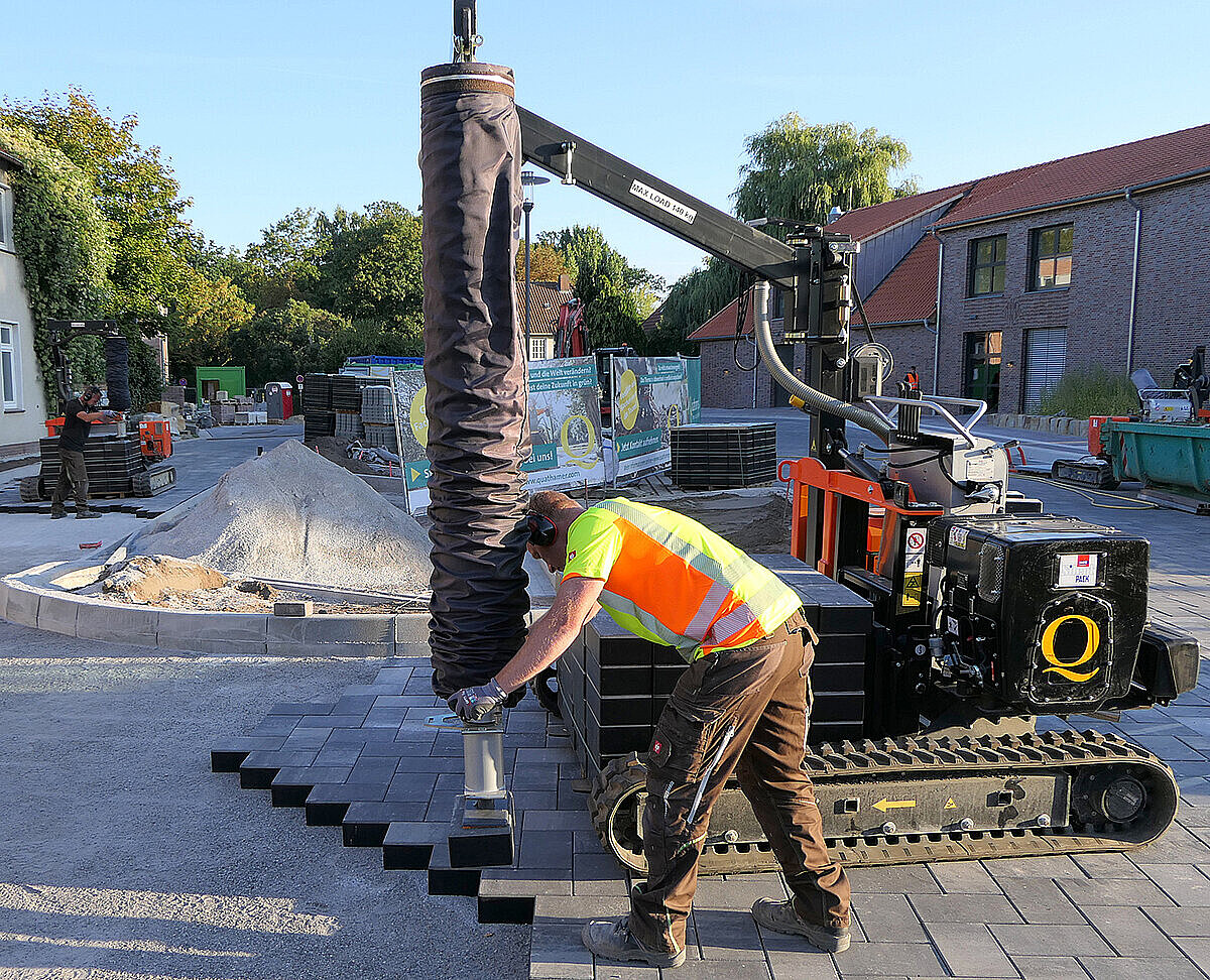 Schwere Steine wirtschaftlich mit Vakuum verlegen