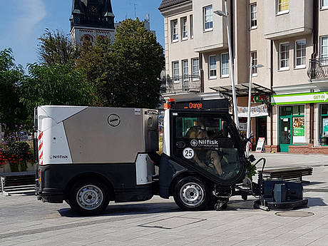 Saubere Parkdecks und Fl&auml;chen mit dem Fiedler Schrubbdeck FSD1400