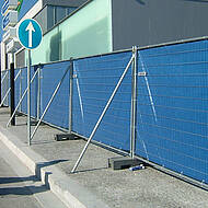 Richtige Absicherung und Lagerung: Bauz&auml;une vor jeder Wetterlage sch&uuml;tzen