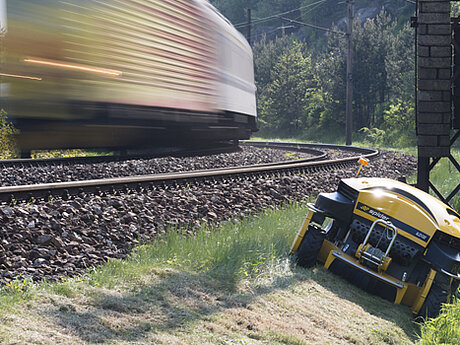 Spider - ferngesteuerte Gro&szlig;fl&auml;chen- und B&ouml;schungsm&auml;her live erleben