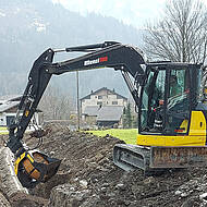 Maschinen-Erg&auml;nzung: MB Crusher und Menzi Muck