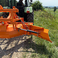 Hydraulisches Seitenschild: neues Zubeh&ouml;r f&uuml;r 205 und 205K