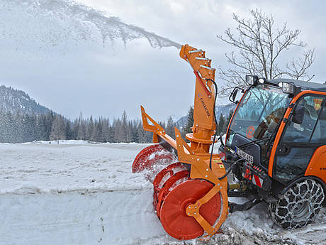 Holder Ger&auml;tetr&auml;ger im Winterdienst: zuverl&auml;ssige Technik f&uuml;r sichere Stra&szlig;en und Wege