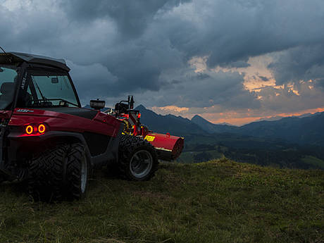 Hang-Ger&auml;tetr&auml;ger Aebi Terratrac feiert Premiere