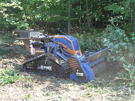 Irus Motorger&auml;te baut Anbaupalette f&uuml;r den funkgesteuerten Ger&auml;tetr&auml;ger DELTRAK weiter aus