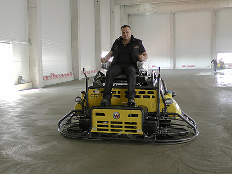 Industriebodenspezialist Ready Betontechnik setzt auf Wacker Neuson