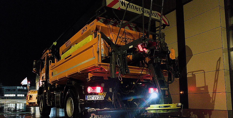 Blitzeis statt Schnee: eine Nachtschicht im Winterdienst