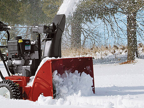 Neue zweistufige Schneefr&auml;se Toro Power Max 826 OEV 