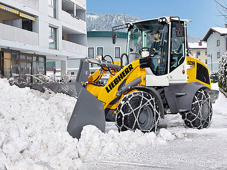 Wirtschaftlich im Winterdienst: Die neuen Liebherr-Stereolader L 507 und L 509
