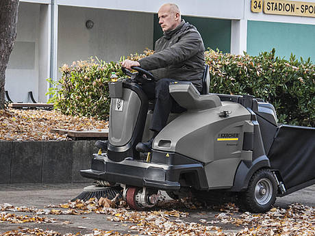 K&auml;rcher: Drei neue Zubeh&ouml;re f&uuml;r Aufsitzkehrmaschinen 