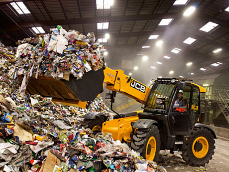 JCB: Starke Innovationsoffensive in der Entsorgungswirtschaft auf der IFAT
