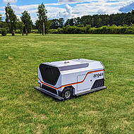 Autonome Reinigungsmaschine f&uuml;r Gras und Kiesfl&auml;chen