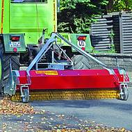 Sehr gute Ergebnisse: Stra&szlig;enreinigung mit Kehrmaschinen von Westermann Radialbesen