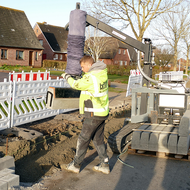 Vacu-Pallet-Mobil: Vakuum-Schlauchhebetechnik f&uuml;r k&ouml;rperschonendes Arbeiten