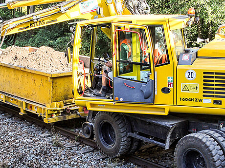 Lehnhoff Variolock und Anbauger&auml;te im Gleisbaueinsatz
