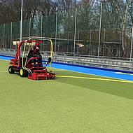 SMG: Wasserhochdruckreinigung f&uuml;r die professionelle Pflege von Sportpl&auml;tzen                                                  