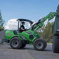 855i: kosteng&uuml;nstiger Lader mit der vollen Kraft der 800er-Serie