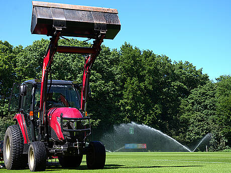 Spielmacher: saubere Grünflächen mit dem Yanmar YT359-Q 