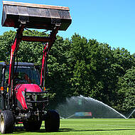 Spielmacher: saubere Grünflächen mit dem Yanmar YT359-Q 