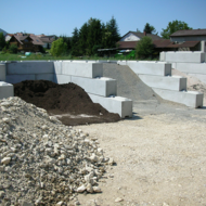 St&uuml;tz- oder Trennw&auml;nde aus stapelbaren Bl&ouml;cken