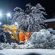 Winterhelden: Radlader als vielseitige Helfer bei Schnee und Eis