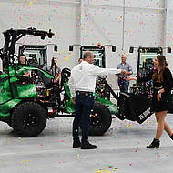 TOBROCO-GIANT BAUT DIE 25.000-STE MASCHINE