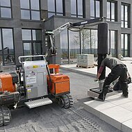 Optimas Vacu-Pallet-Mobil: 140 kg Platten mit zwei Fingern verlegen                  