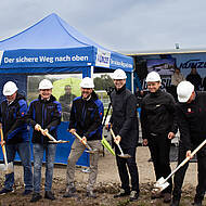 Erfolgreicher Spatenstich f&uuml;r Neubau des Firmen-Sitzes