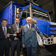 Daimler spendet drei hochgel&auml;ndeg&auml;ngige Unimog an das THW 