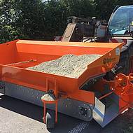 Optimas: Material-Verteilschaufel &bdquo;Finliner&ldquo; &ndash; praktisches Anbauger&auml;t f&uuml;r Kommunen