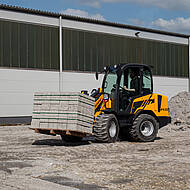 2430-2: neuer Kompaktlader für den GaLaBau